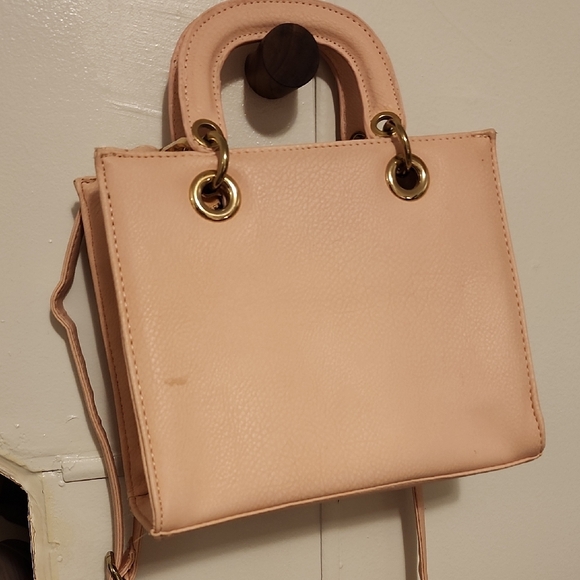 Elegant Pink Leather Handbag - Picture 4 of 5